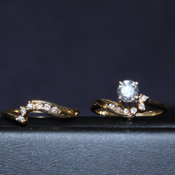 🌴 14-K Gold Wedding Band Set - Picture 10 of 14